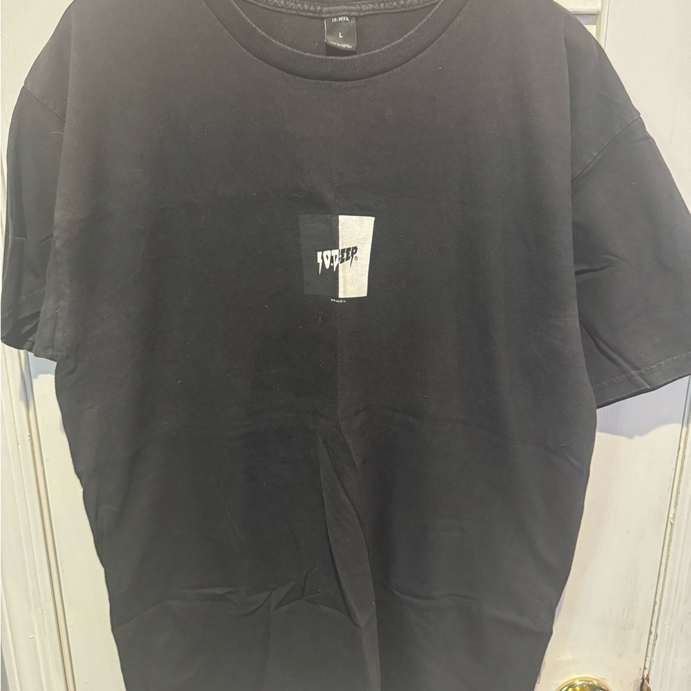 10.Deep Black Short Sleeve Tee with Center Bicolor Graphic